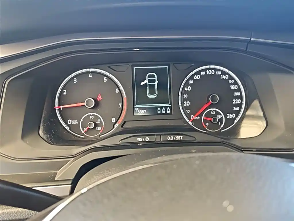Volkswagen Polo 2019 Plus 1.5L Automatic Panorama Enjoyment Edition фото 12
