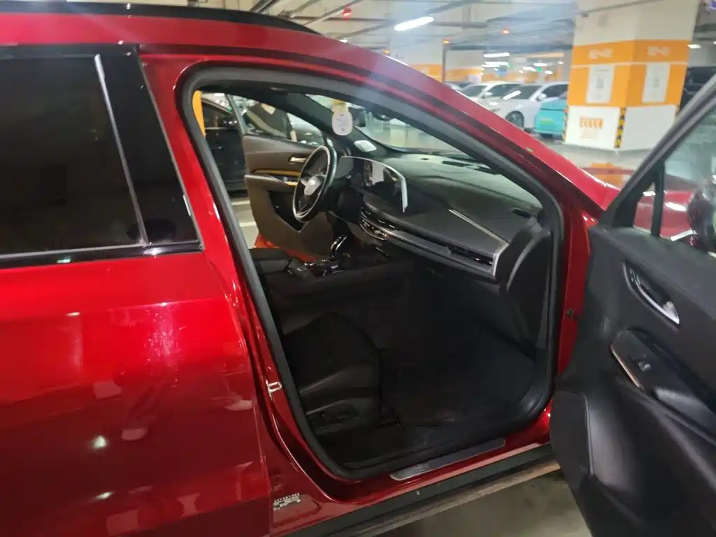 صورة 18 - Cadillac XT4