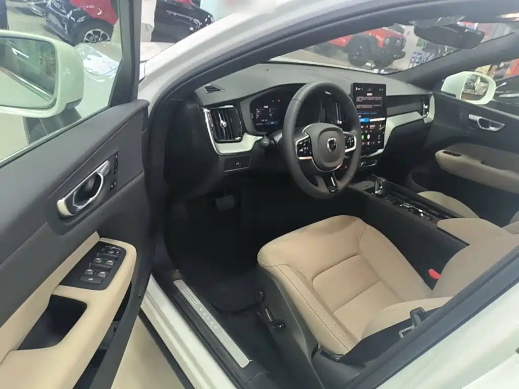 Volvo XC60 2026 2026 Model B5 AWD Smart Elite Luxury