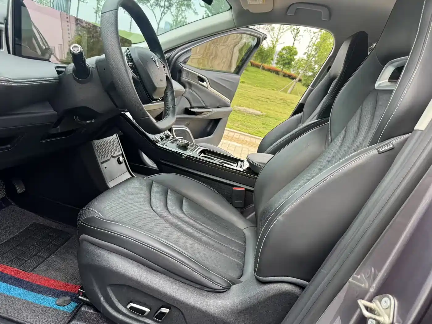 NEZHA AUTOMOBILE NEZHA U