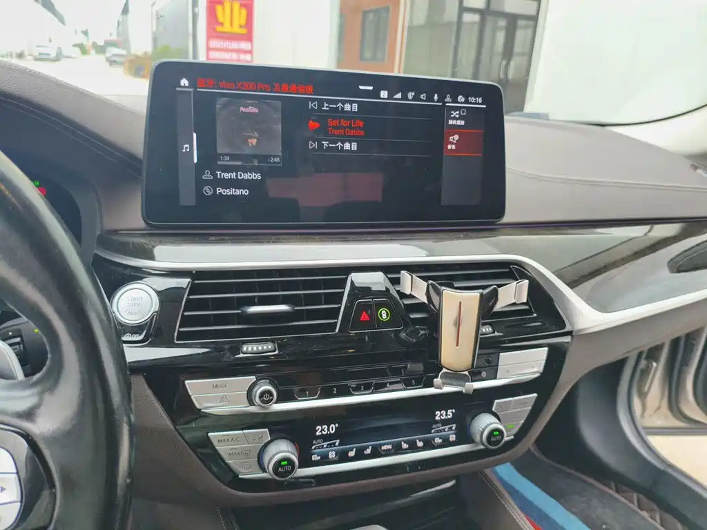 Фото 14 - BMW 5 Series
