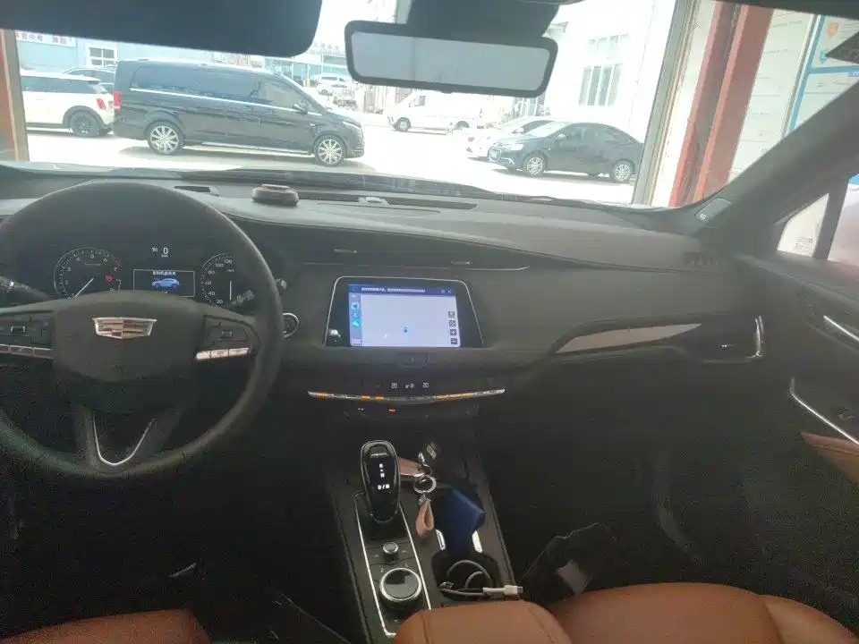 CADILLAC XT4