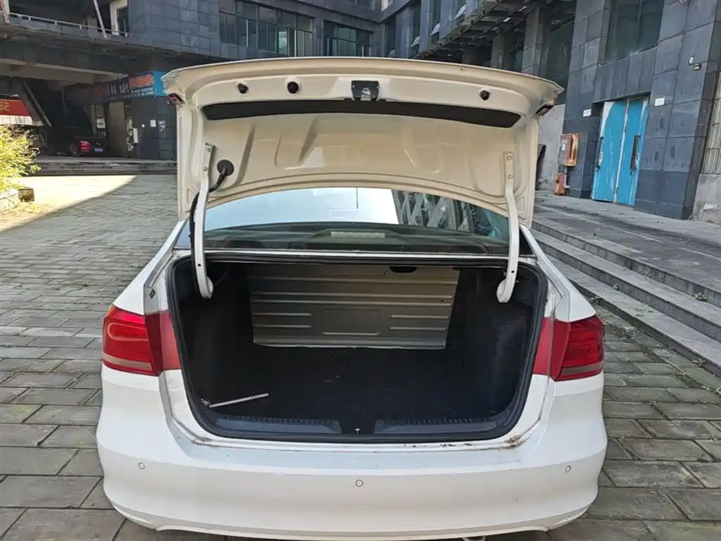 Volkswagen Santana 2015 1.6L Automatic Comfort Edition фото 19