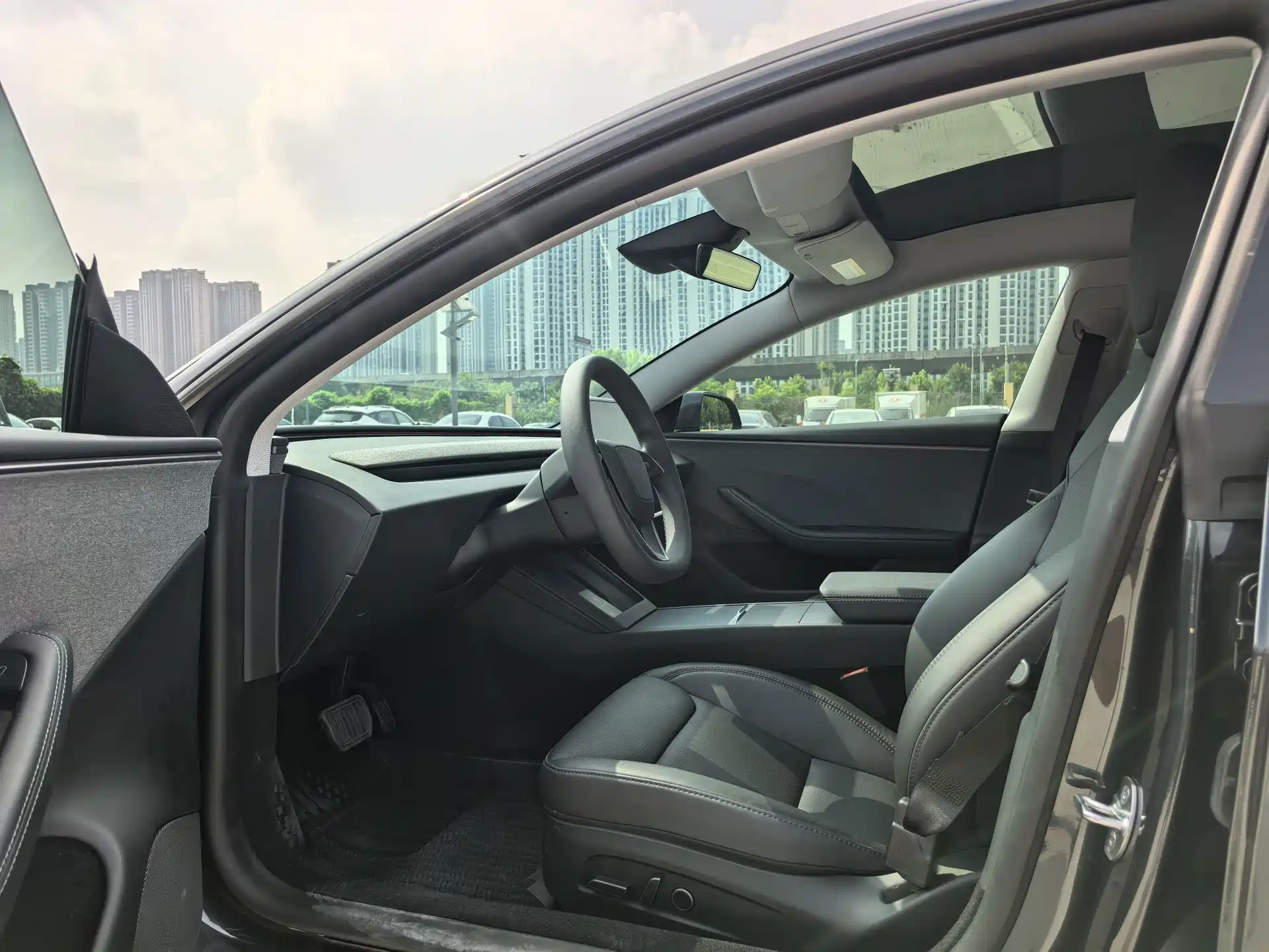 Фото 4 - Tesla Model 3