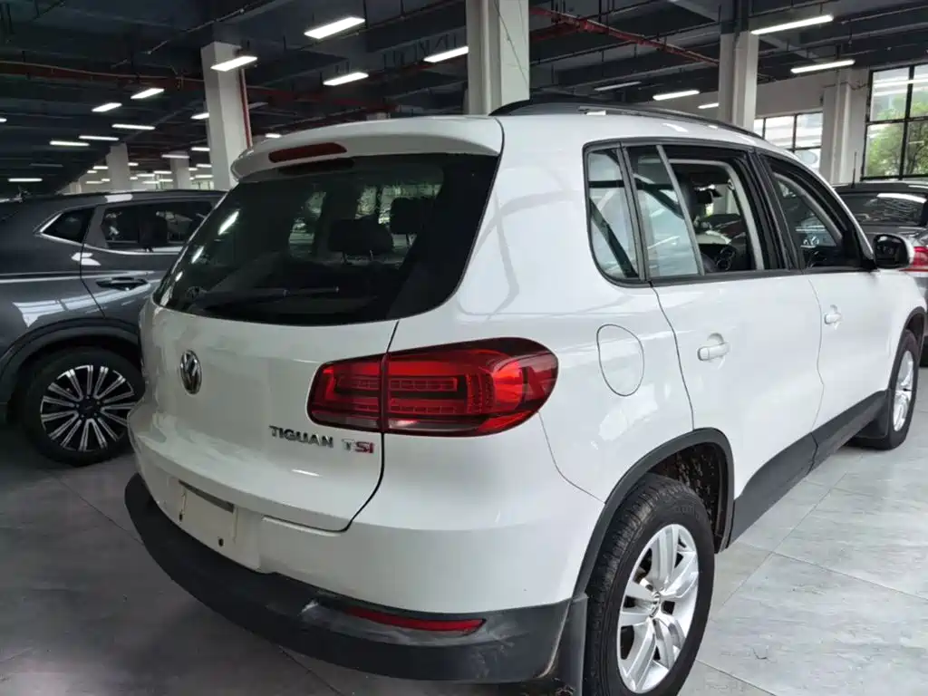 Volkswagen Tiguan 2015 1.8TSI Automatic 2WD Trendline фото 7
