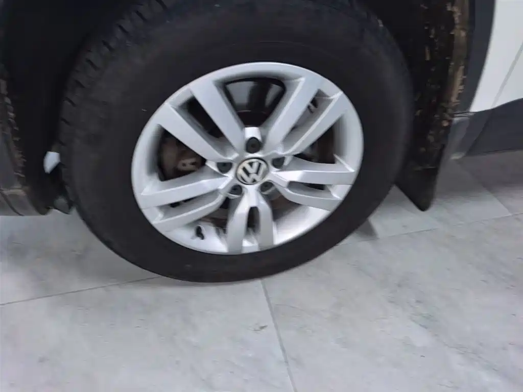 Volkswagen Tiguan 2015 1.8TSI Automatic 2WD Trendline фото 23