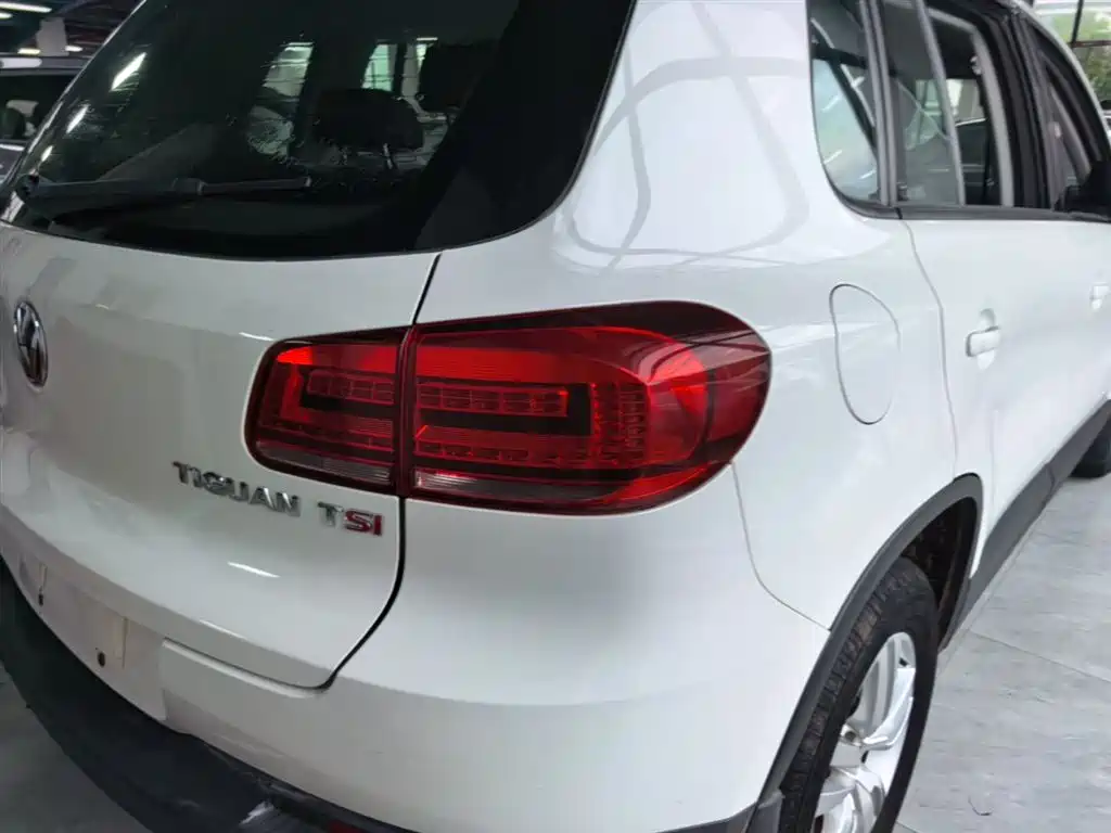 Volkswagen Tiguan 2015 1.8TSI Automatic 2WD Trendline фото 8