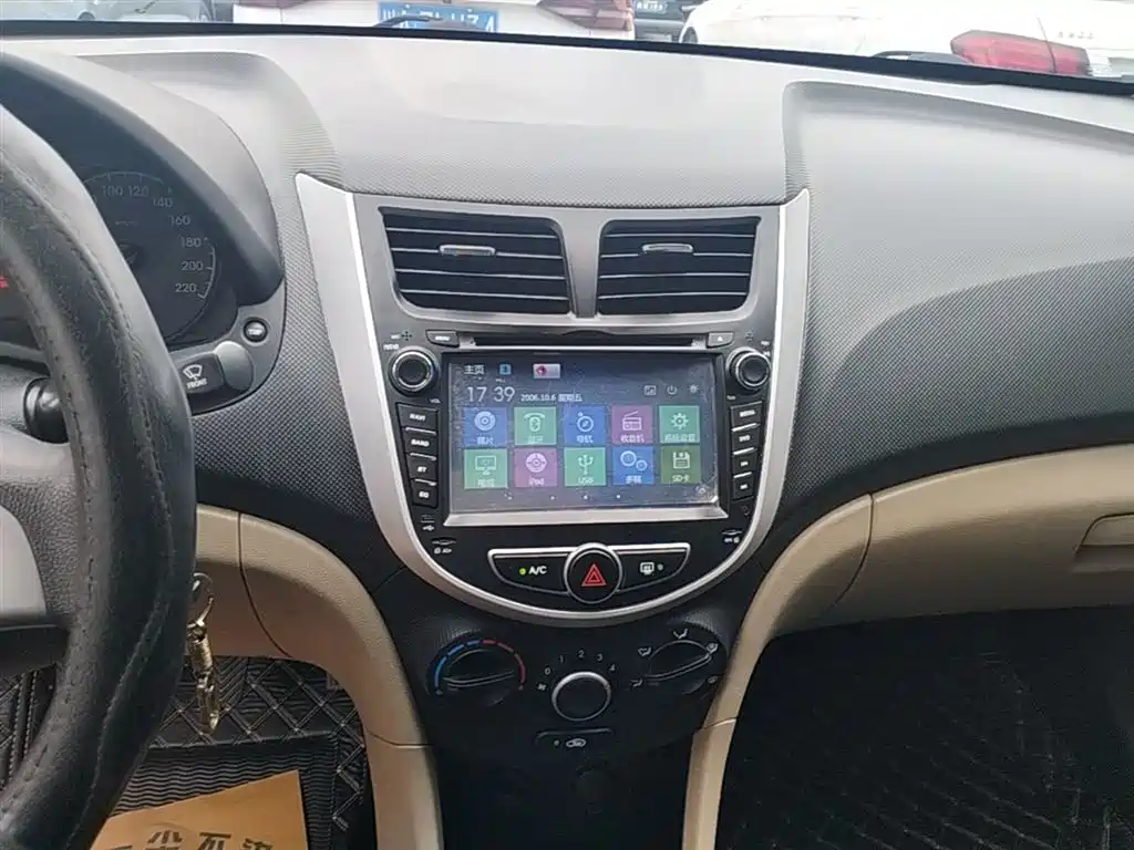 Hyundai Verna 2014 1.4L Manual Smart GLS фото 13
