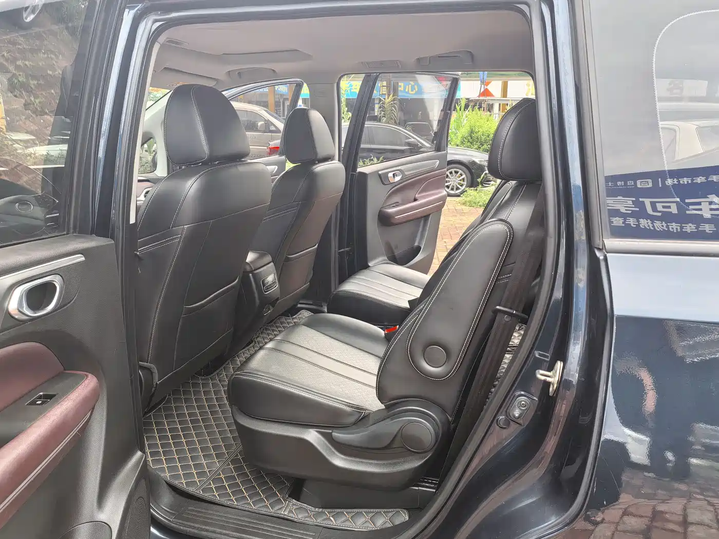 GAC Trumpchi Trumpchi M6 2021 270T DCT Luxury Edition (7-Seater) фото 9