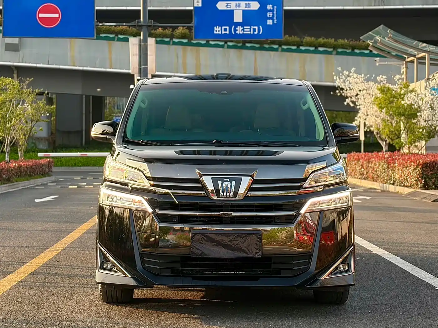 Toyota Vellfire 2021 Crown Hybrid 2.5L HV Supreme Edition фото 2