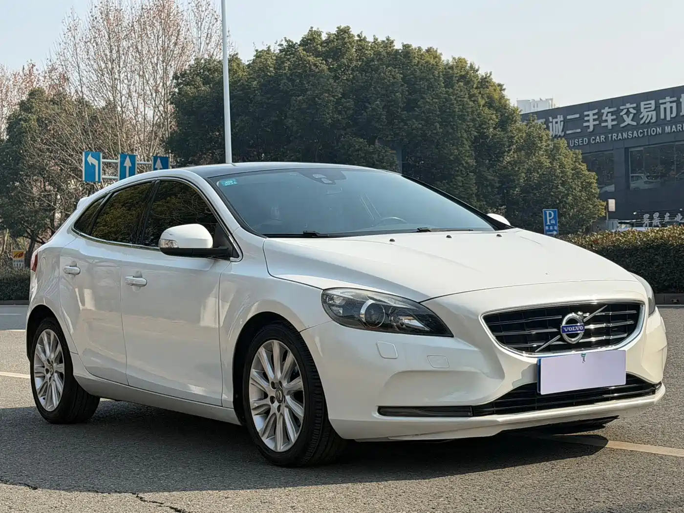 Фото 3 - Volvo V40