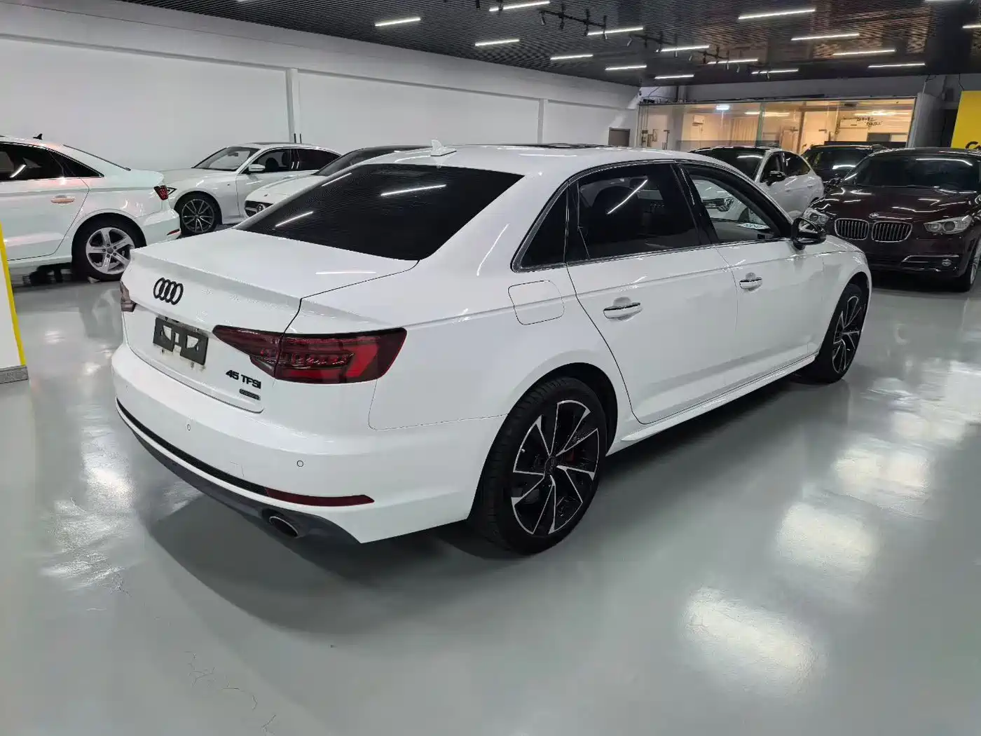 Audi A4L 2018 30th Anniversary 45 TFSI quattro Personality Sport фото 9