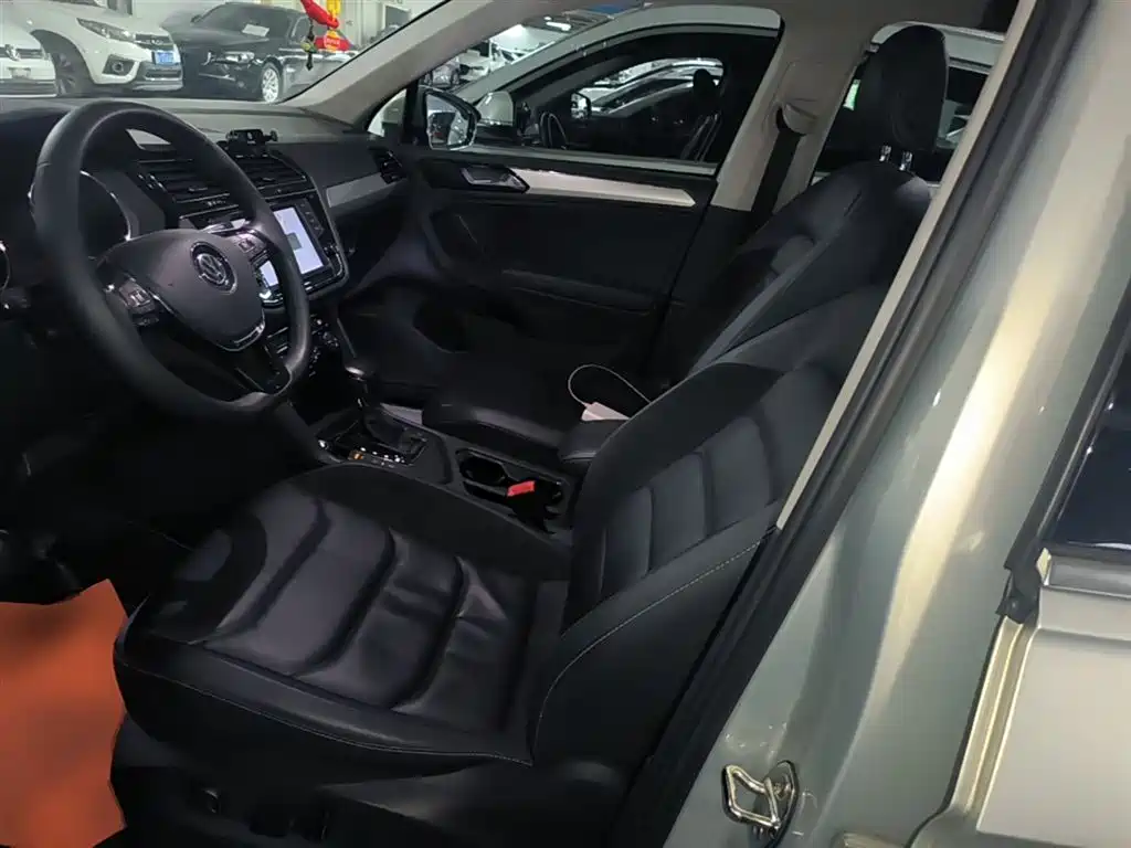 Volkswagen Tiguan L 2018 380TSI Automatic AWD Luxury Edition фото 15