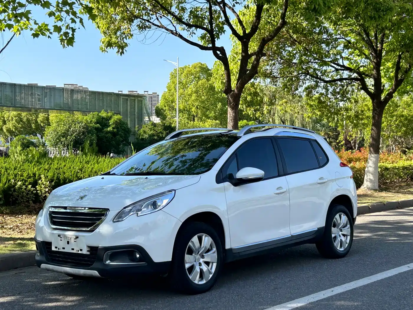 Peugeot 2008 2014 1.6L Automatic Fashion Edition фото 2