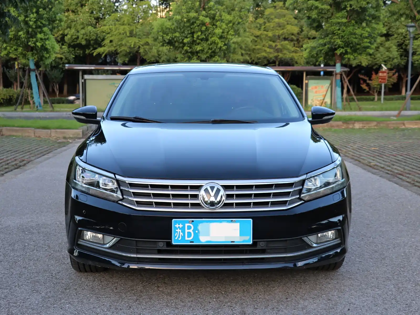 Фото 1 - Volkswagen Passat