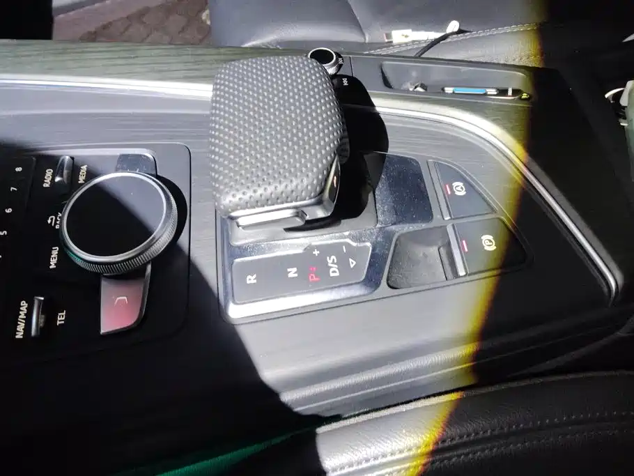 Фото 16 - Audi A4L