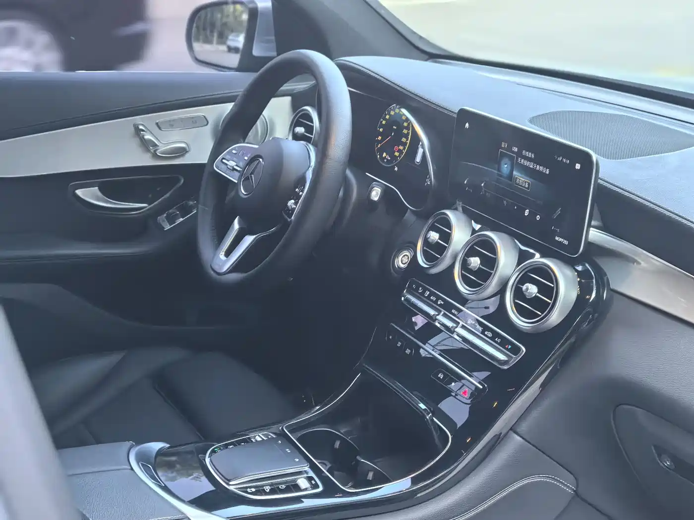 Mercedes-Benz GLC 2020 GLC 260 L 4MATIC Dynamic фото 4