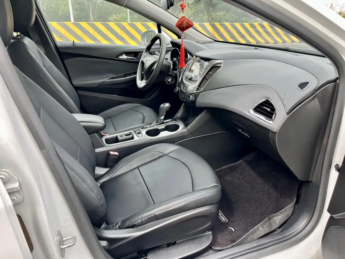 Chevrolet Cruze 2017 1.4T DCT Pioneer Sunroof фото 10