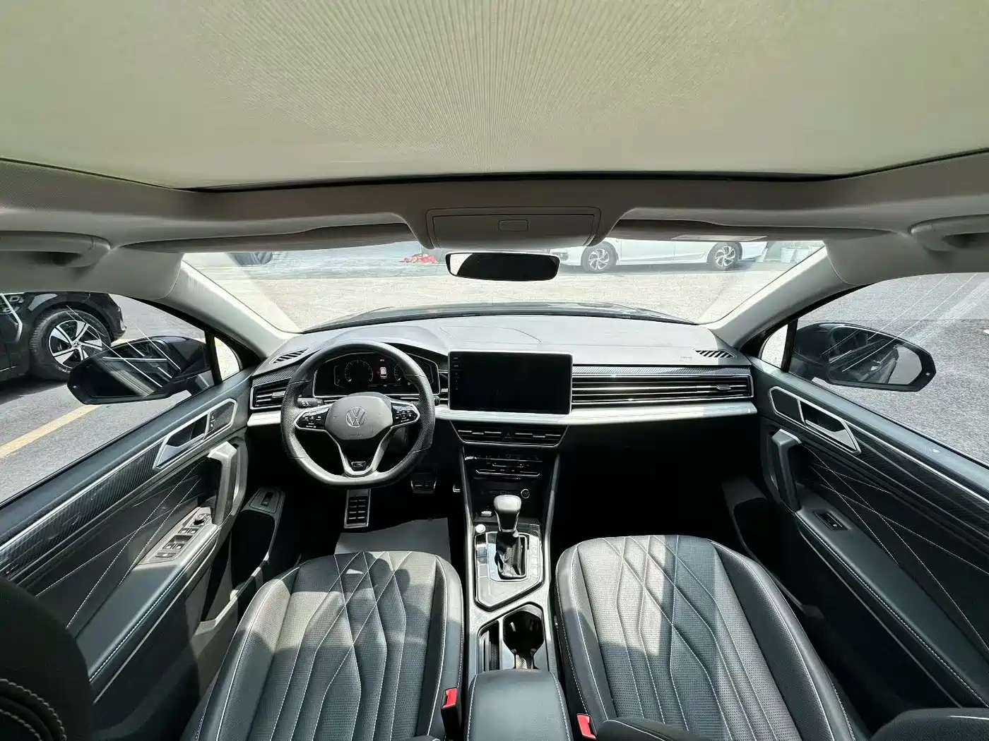 Volkswagen Tiguan L 2022 330TSI Auto 2WD R-Line Premium Edition фото 5