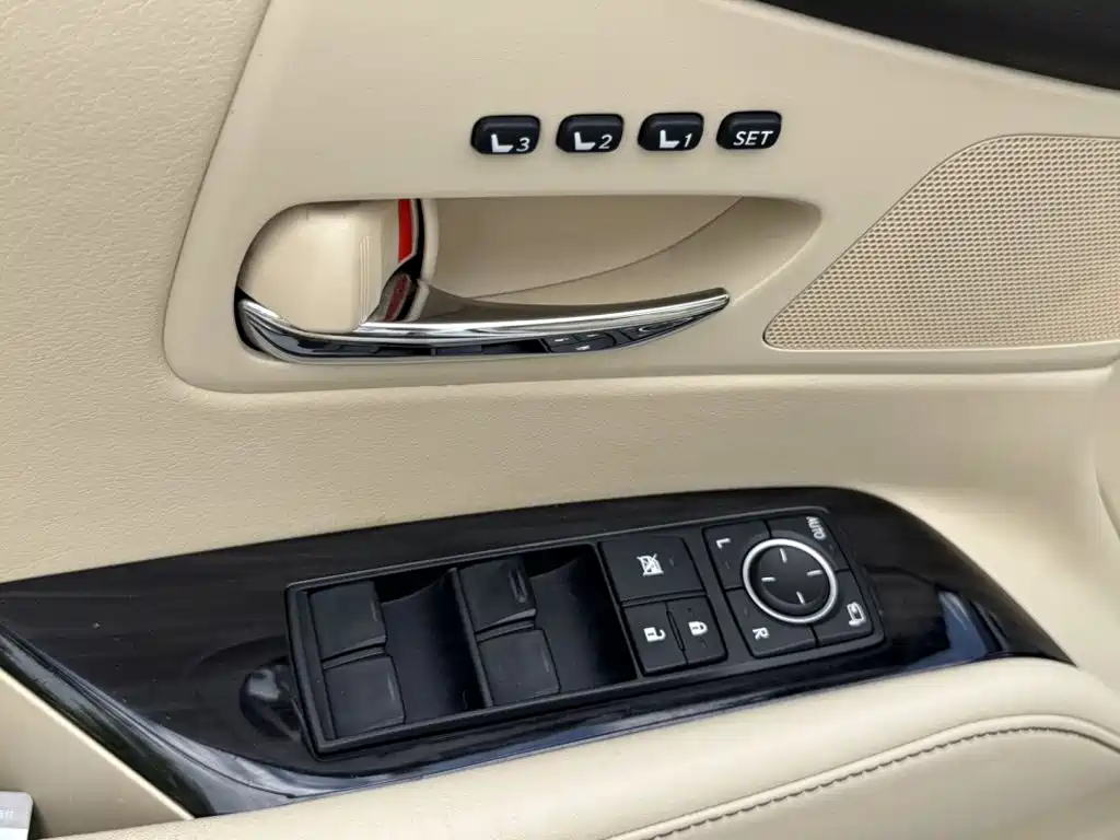 Photo 18 - Lexus RX