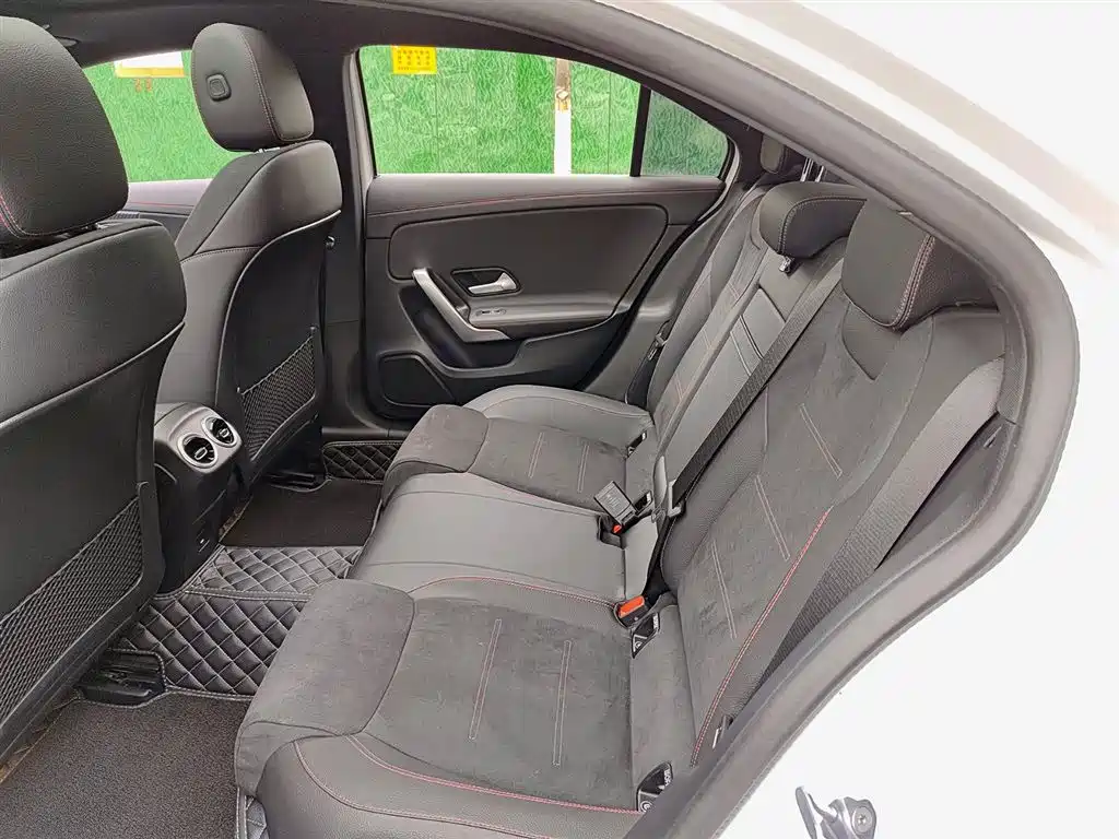 Mercedes-Benz A-Class 2023 A 200 L Fashion фото 8