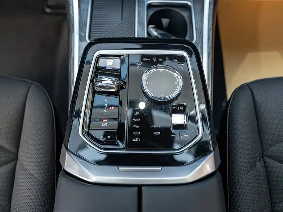 BMW 7 Series 2023 Model 735Li M Sport Package фото 14