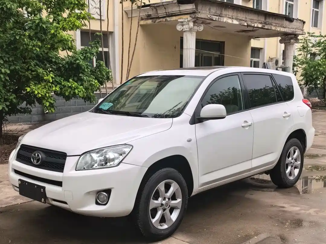 Toyota RAV4 Rongfang 2011 2.0L Automatic Luxury Edition