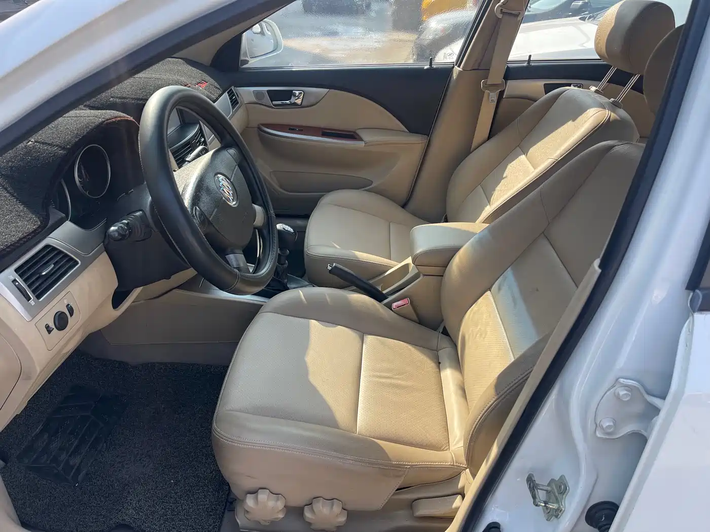Buick Excelle 2013 1.5L Manual Classic Edition фото 8
