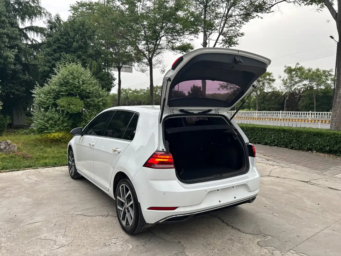 Volkswagen Golf 2020 Beloved Edition 280TSI DSG Comfort фото 14