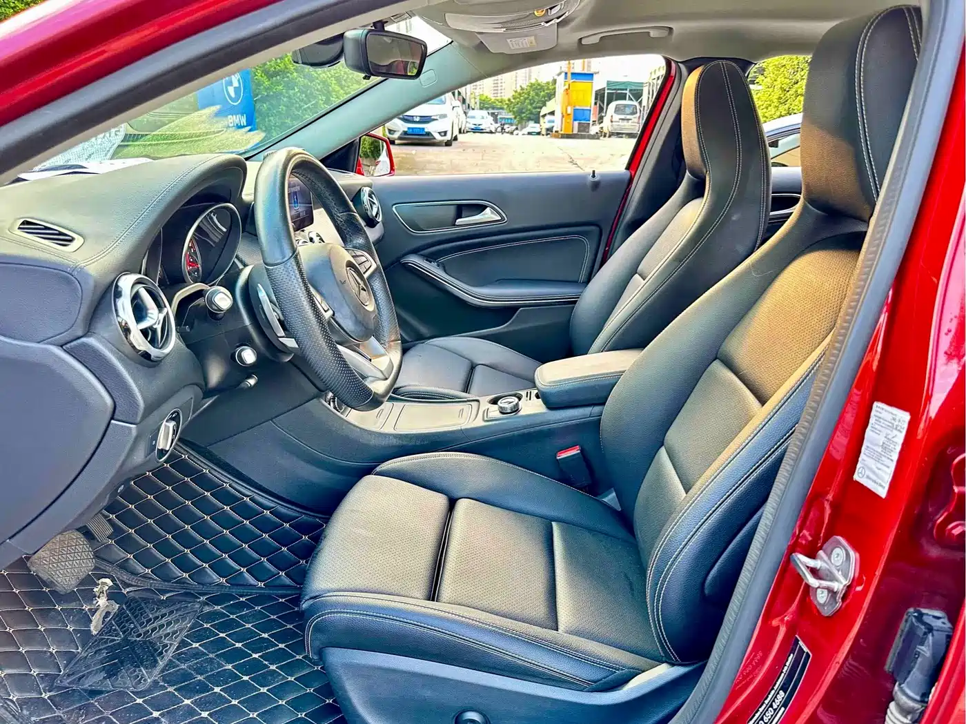 Фото 10 - Mercedes-Benz GLA