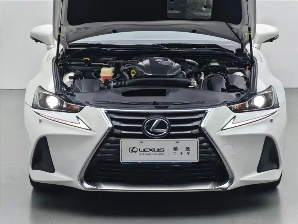 Lexus IS 2015 200t Leading Edition фото 3