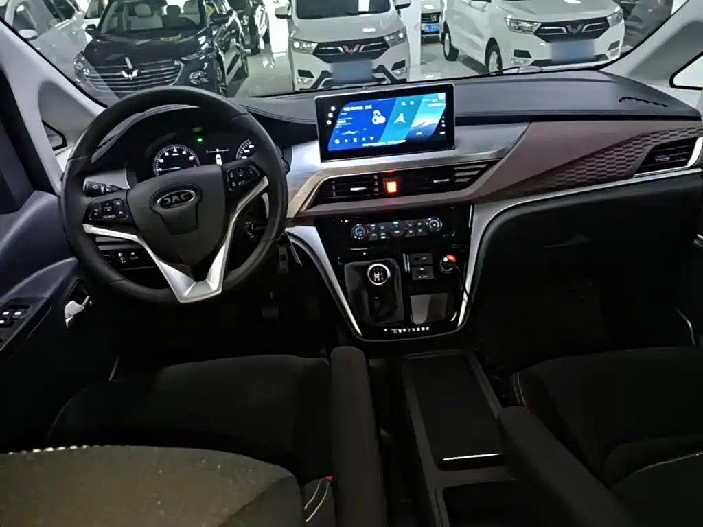 Фото 10 - JAC Refine M3