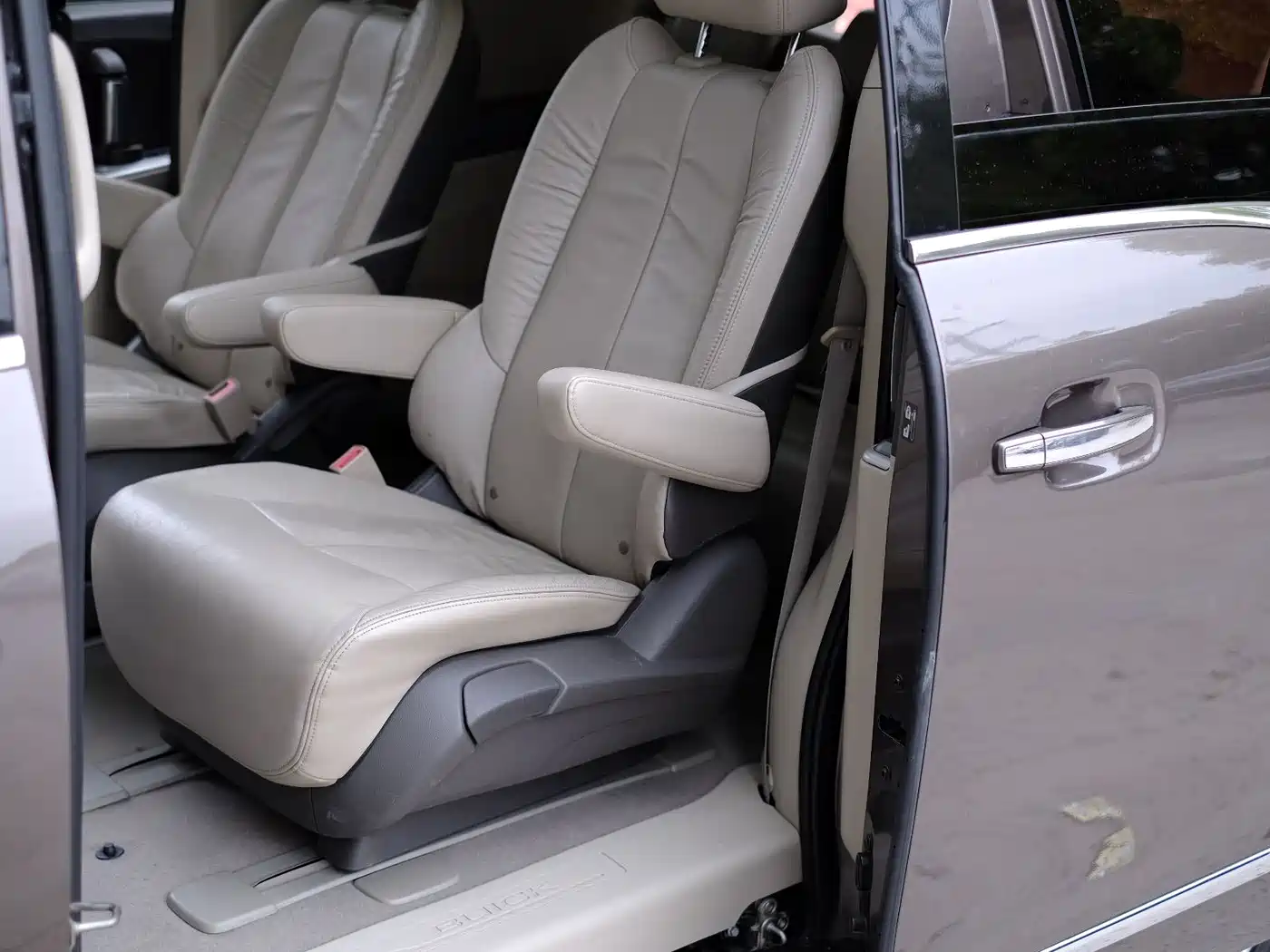 Buick GL8 2013 2.4L LT Luxury Business Executive Edition фото 31