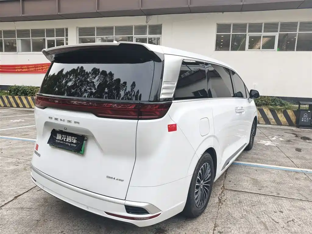Denza D9 2025 2024 DM-i 980 AWD Prestige