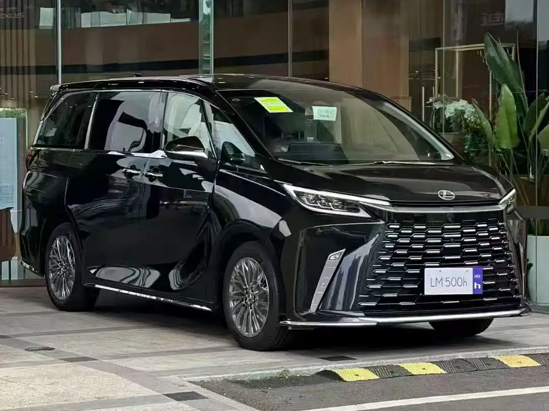 Lexus LM 2025 Model 500h Six-Seater Prestige Edition