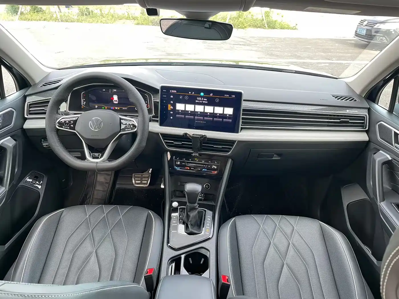 Volkswagen Tiguan L 2022 330TSI Auto 2WD R-Line Premium Edition фото 5
