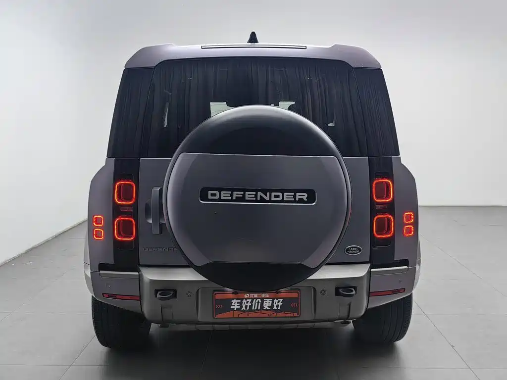 Photo 4 - Land Rover Defender