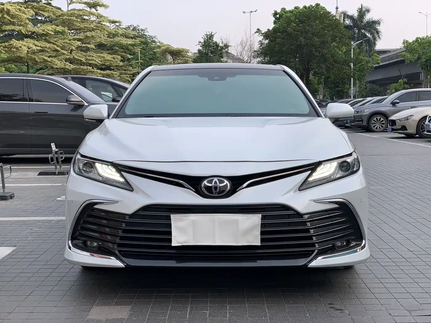 Toyota Camry 2023 2.0G Luxury Edition фото 2