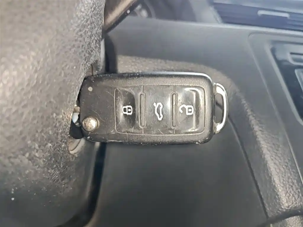 Škoda Skoda Rapid Spaceback 2016 Facelift 1.6L Manual Forward Edition фото 15