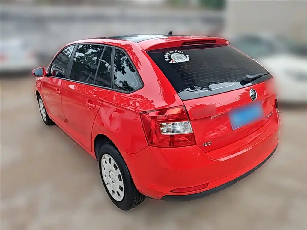 Škoda Skoda Rapid Spaceback 2016 Facelift 1.6L Manual Forward Edition фото 9