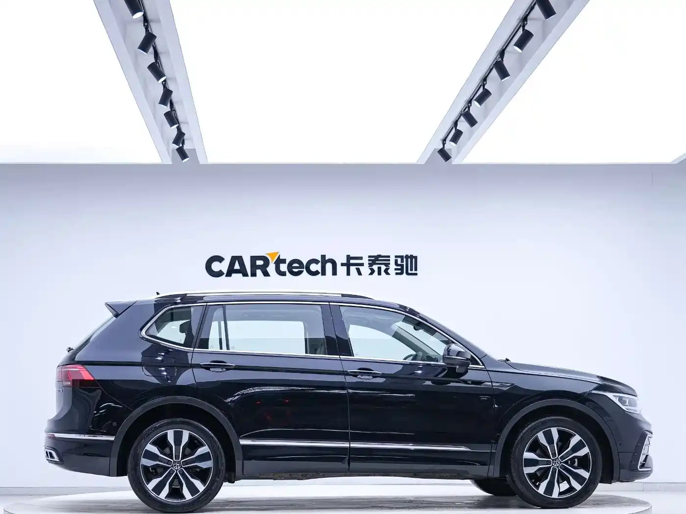 Volkswagen Tiguan L 2024 330TSI Automatic 2WD R-Line Premium Enjoyment Edition фото 3
