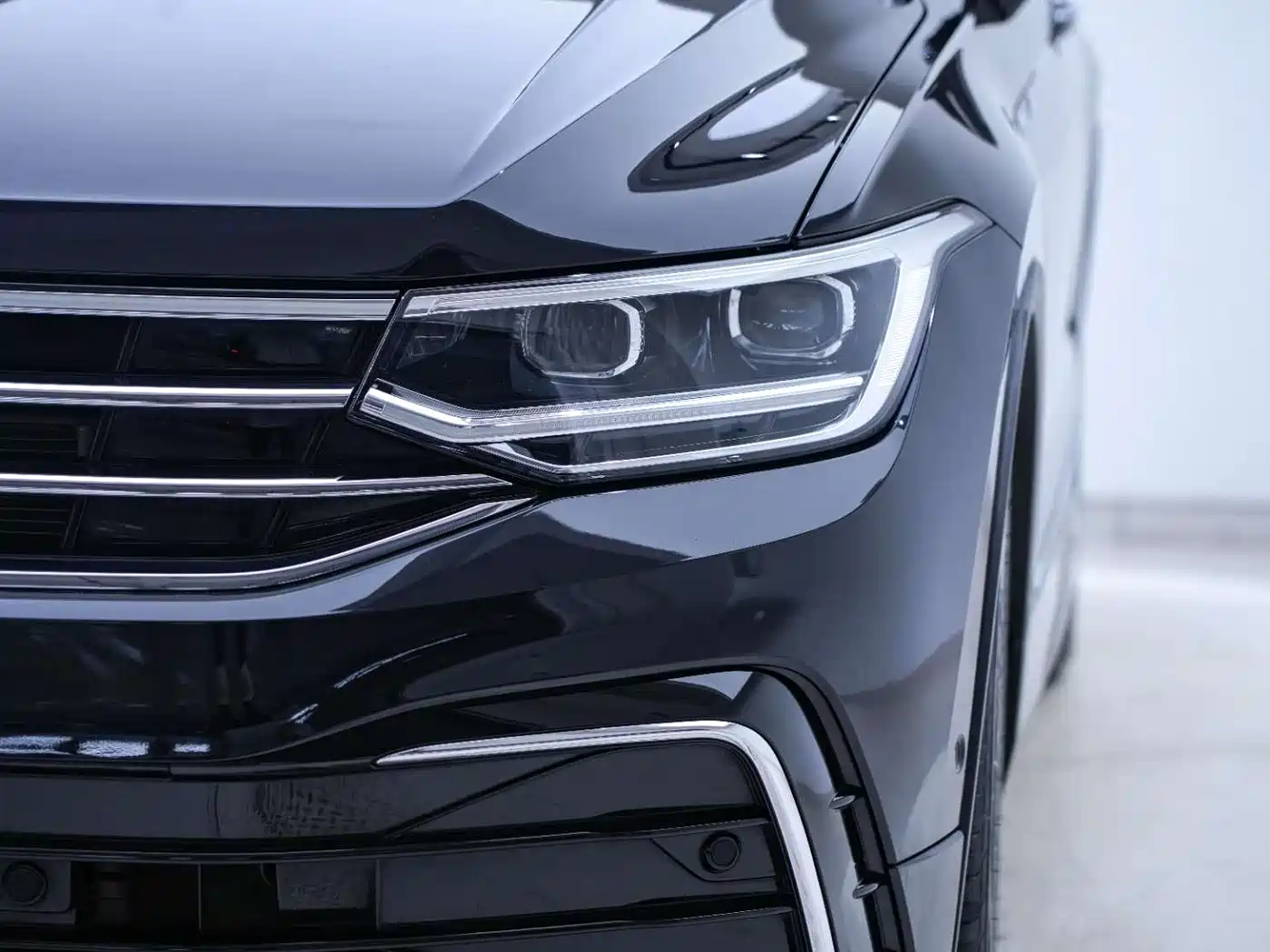 Volkswagen Tiguan L 2024 330TSI Automatic 2WD R-Line Premium Enjoyment Edition фото 7