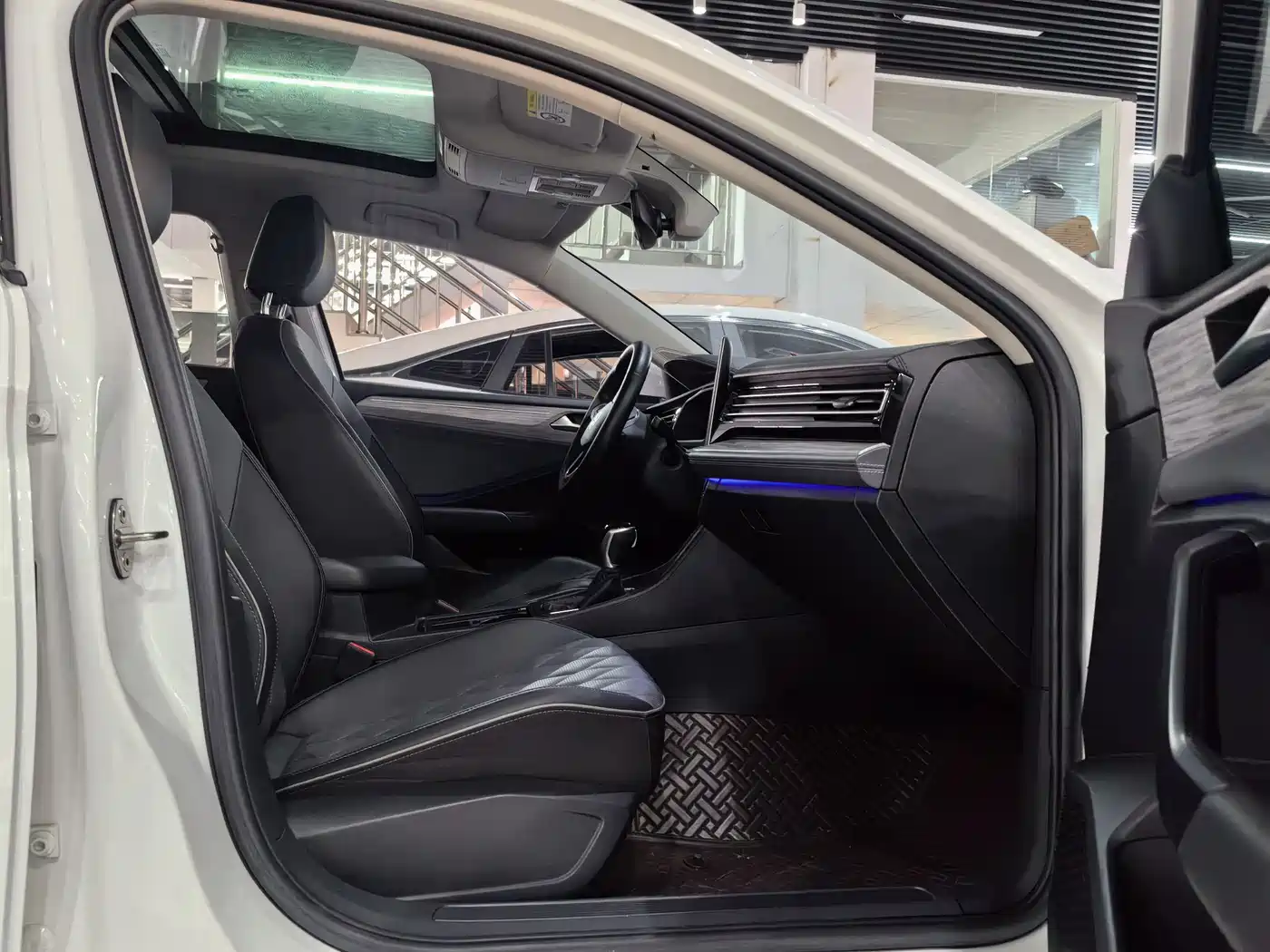 Volkswagen Sagitar 2022 280TSI DSG Surpassing Edition фото 5