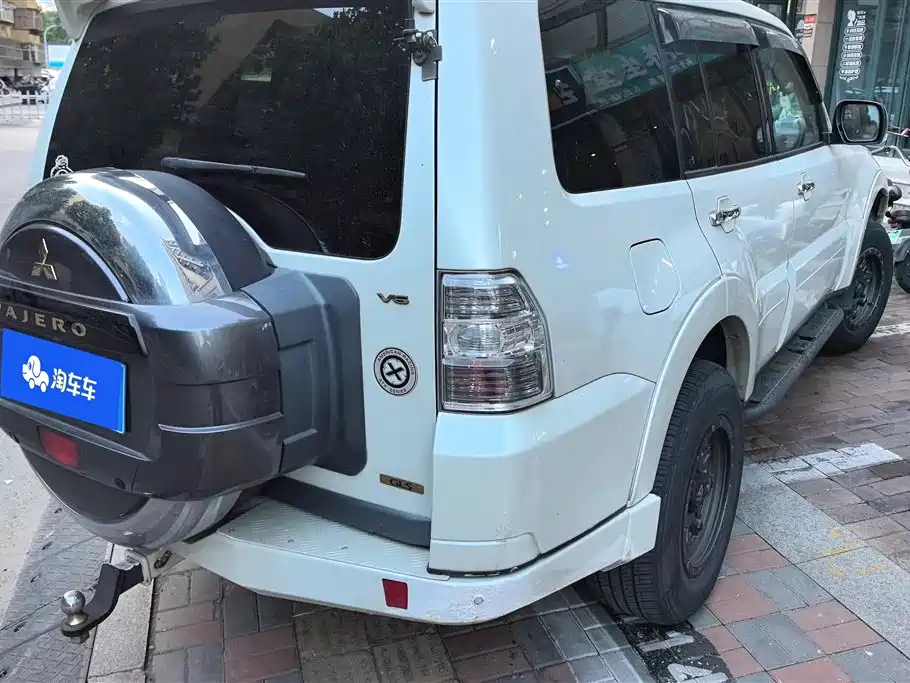 Mitsubishi Pajero (Import) 2015 3.0L Automatic Elite Premium Edition China V фото 3