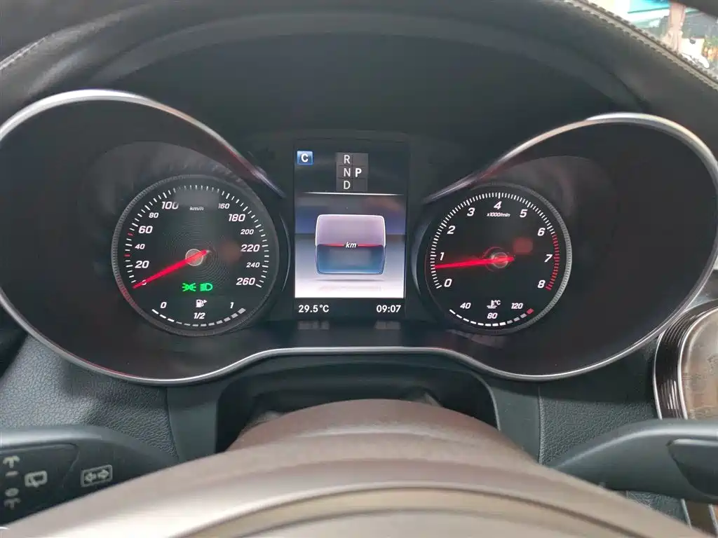 Mercedes-Benz GLC 2018 Facelift GLC 300 4MATIC Dynamic фото 4