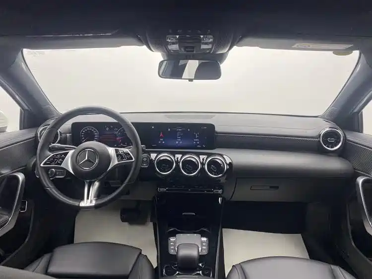 Mercedes-Benz A-Class 2023 A 200 L Dynamic фото 29