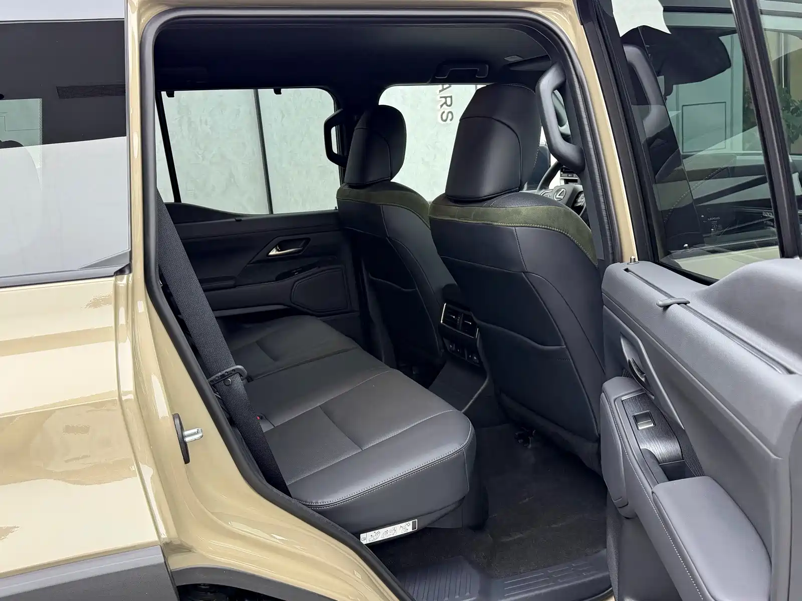 Photo 12 - Lexus GX