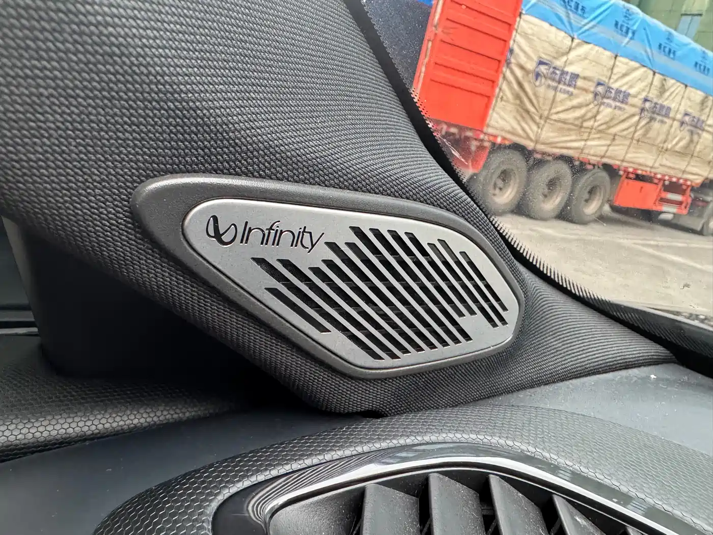Lynk & Co 03 2019 2.0TD Auto Power Pro Version фото 25
