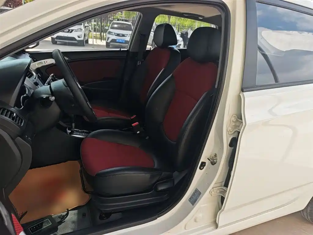 Hyundai Reina 2014 Model 1.4L Automatic GLX фото 15