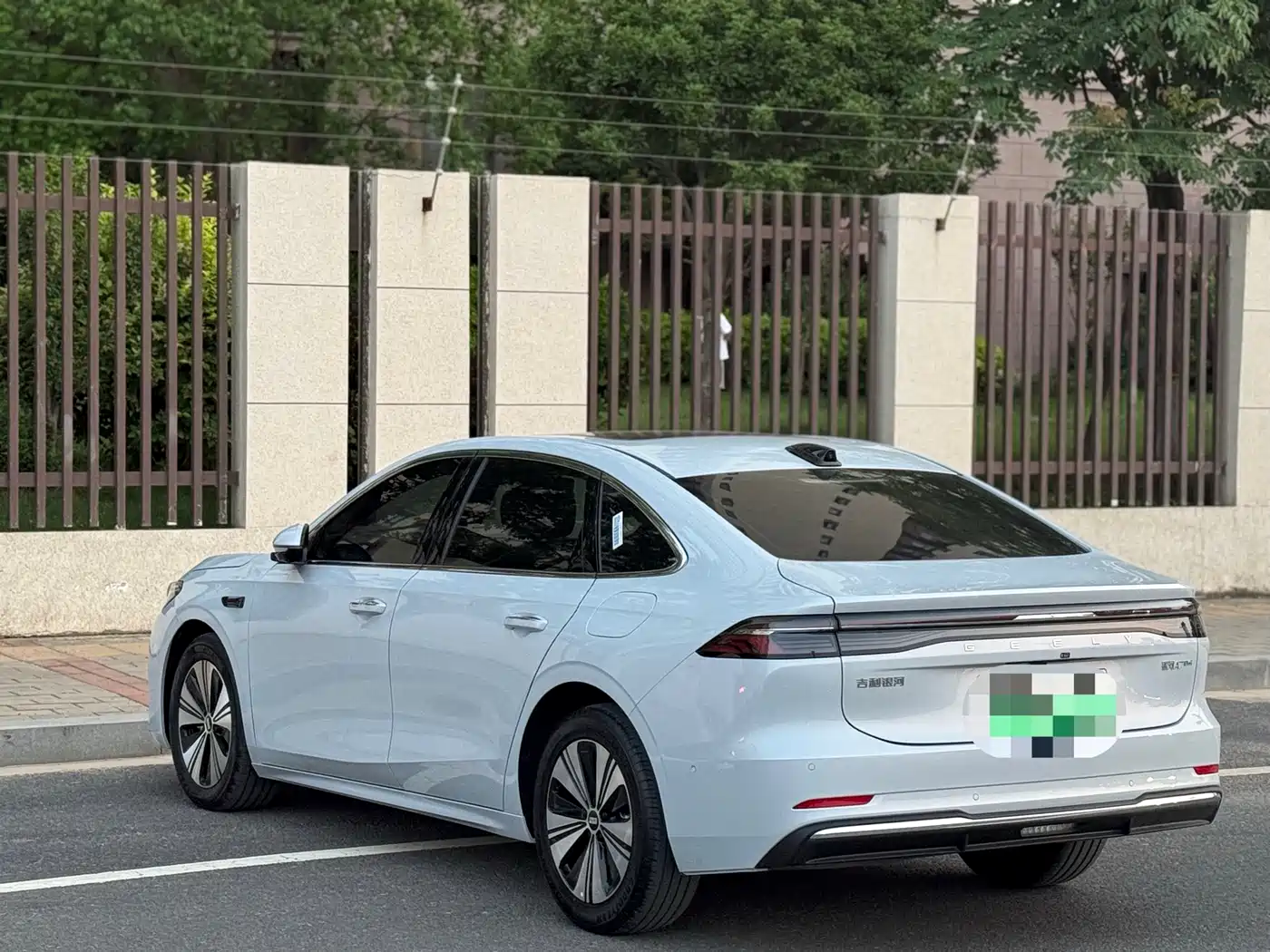 Geely Galaxy Galaxy A7 2025 EM-i 150km Explorer+ Edition фото 9